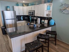 Fridge, microwave, stovetop, dishwasher - Sonoran Spa W 101 3 Bed 2 Bath (Puerto Peñasco)