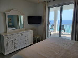 3 bedrooms, iron/ironing board, travel cot, free WiFi - Beach View - 3-bedroom condo in Panama City Beach with AC (Panama City Beach)