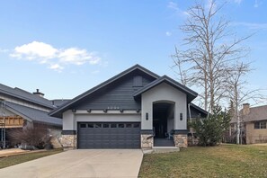 Exterior - Sun Peak 4094 | Mountain Retreat with 4BR, Hot Tub & Views (Park City)