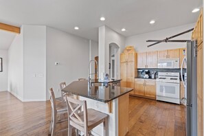 Fridge, microwave, oven, stovetop - Sun Peak 4094 | Mountain Retreat with 4BR, Hot Tub & Views (Park City)