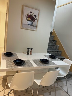 Dining - Private, Cozy 2 Bedrooms in Basement Suite (Vancouver)