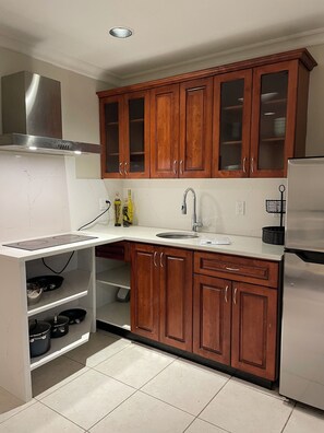 Private kitchen - Private, Cozy 2 Bedrooms in Basement Suite (Vancouver)