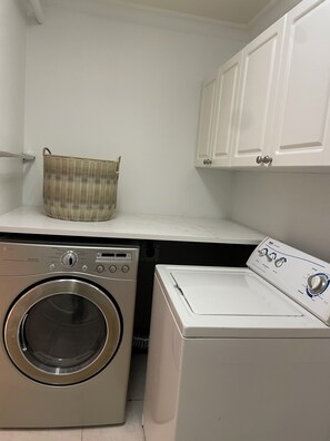 Interior - Private, Cozy 2 Bedrooms in Basement Suite (Vancouver)