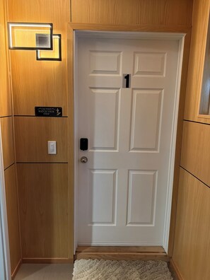 Interior - Cozy 1-bedroom house in nice Beaverton with AC (Beaverton)