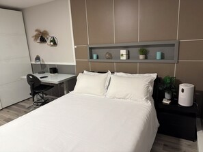 Room - Cozy 1-bedroom house in nice Beaverton with AC (Beaverton)