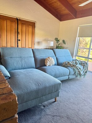 Smart TV - Treetop Ocean Views at Maslin Beach Coastal Escape. Pet-Friendly! (Maslin Beach)