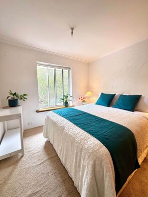 3 bedrooms, iron/ironing board, WiFi, bed sheets - Treetop Ocean Views at Maslin Beach Coastal Escape (Maslin Beach)