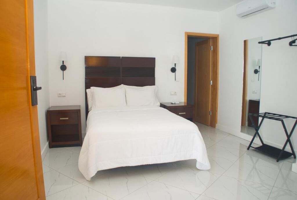 Kahden hengen comfort-huone (yksi tai kaksi sänkyä), parveke, vuoristonäköala