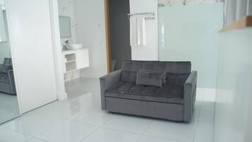 Deluxe Suite, Ocean View | Living area