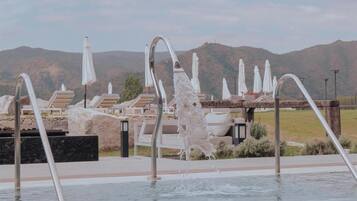Una piscina techada, una piscina climatizada