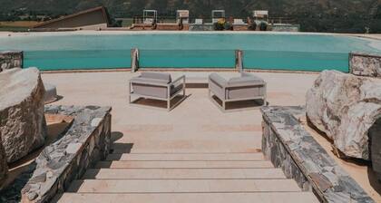 Alpine Chic: Balcony w/ Mountain Views & Hydromassage | Onsite Pools