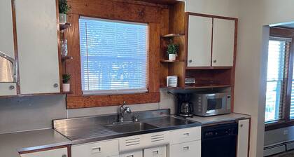 Family-Friendly 3BR Home Burke Mountain & Kingdom Trails Quiet, Sunlit, Sleeps 6
