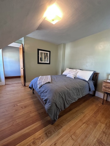 Family-Friendly 3BR Home Burke Mountain & Kingdom Trails Quiet, Sunlit, Sleeps 6