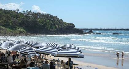 Main Beach Apartment with national park Views