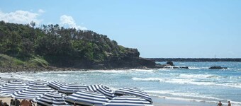 Main Beach Apartment with national park Views