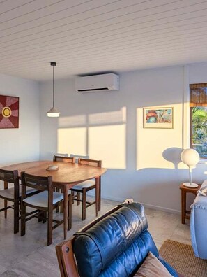 Dining - Main Beach Apartment with national park Views (Yamba)
