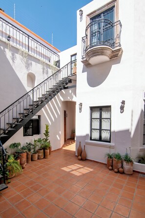 Exterior - Irake House in Colonia Americana (complete house) (Guadalajara)
