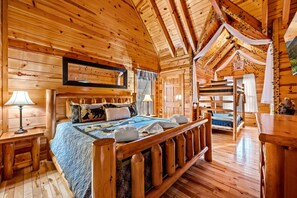 2 bedrooms, iron/ironing board, travel cot, free WiFi - Smoky Mountain Hideaway - Hot Tub, Loft & Cozy Nook (Sevierville)