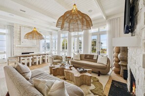 Smart TV, fireplace, books - NEW, LOADED, GULF-FRONT 30A! Private Pool, LSV/Golf Cart, Bikes! (Santa Rosa Beach)