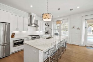 Fridge, microwave, oven, stovetop - Private Pool, Spa, LSV! Walk 2 Beach in Seagrove/Eastern Lake (Santa Rosa Beach)