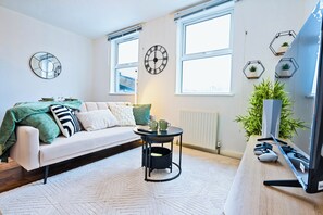 Living area - Stylish 2-bed flat in the heart of Bermondsey (Free Parking) (London)