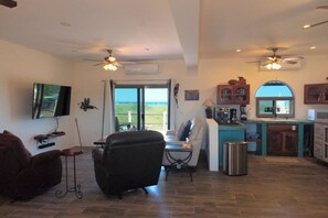 TV - Ocean & Mountain View Terrace in La Capilla (Buena Vista)