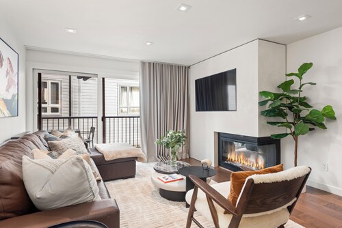 Luxe Aspen Retreat with A/C, Garage Parking, Ski Locker & Walkable Gondola Access