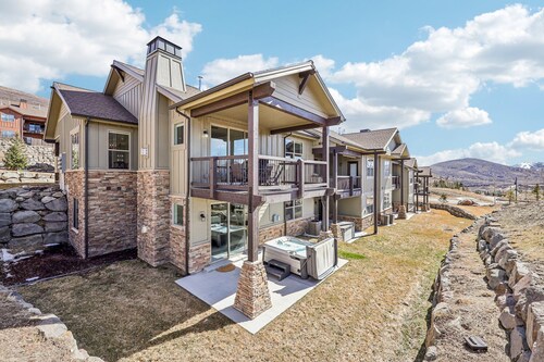 Black Rock Ridge Townhome | Hot Tub, Theater Room & Park City Views