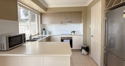 Family-Friendly 3BR Home Near Calamvale Central
