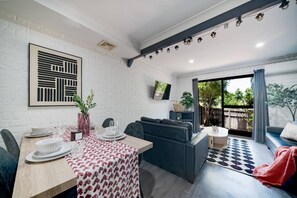 Living area - Stylish Designer 2BR Walk to mall | Parking + Pool (Eight Mile Plains)