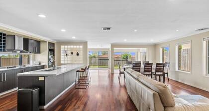 Spacious 2-Storey 4BR House–Family Friendly