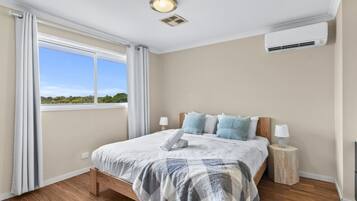 Desk, iron/ironing board, travel cot, WiFi