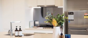 XL Balcony Stylish 2BR | Near Food & Shops