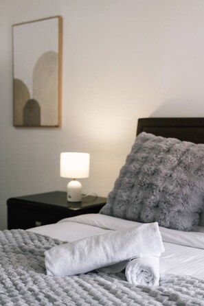 3 bedrooms, iron/ironing board, WiFi, bed sheets