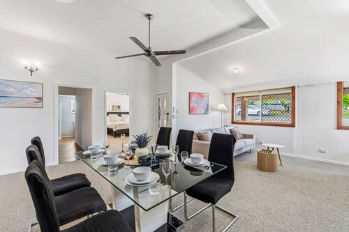 Value 3 Beds Family Stay w/ Pool, Near Bay & Shops