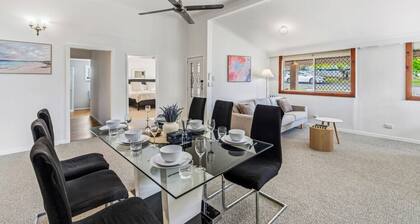 Value 3 Beds Family Stay w/ Pool, Near Bay & Shops