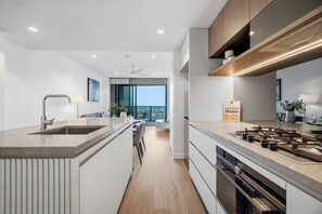 Private kitchen - Level 43 Sweeping Skyline | Luxury Designer 1BR (Brisbane City)