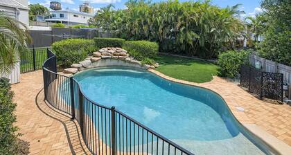 Bayside Queenslander High Ceilings Family-friendly