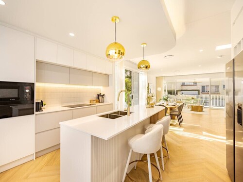 Brand-New 4BR Luxury Living Near Airport & Mall