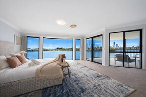Desk, iron/ironing board, WiFi, bed sheets - Stylish Canalfront Paradise w/ Designer Interiors (Mermaid Waters)