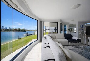 Interior - Stylish Canalfront Paradise w/ Designer Interiors (Mermaid Waters)
