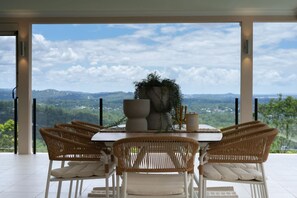 Dining - Luxury 6BR Hinterland Retreat w/ Pool &Scenic View (Bonogin)