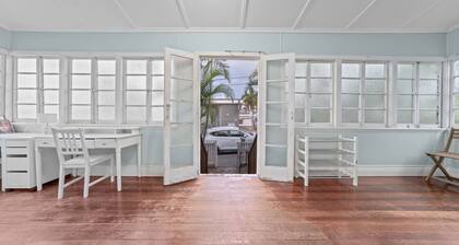 Pet-friendly! Budget Home Walk to Gabba/Hospital