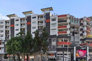 Exterior - Pet-friendly! Budget Home Walk to Gabba/Hospital (Woolloongabba)