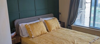 Sage Hollow is a cozy, modern, mid level condo in the heart of town.