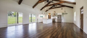 Luxury 6ac Estate: Barn & Dog Yard. WEC/UF/Springs