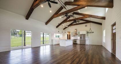 Luxury 6ac Estate: Barn & Dog Yard. WEC/UF/Springs