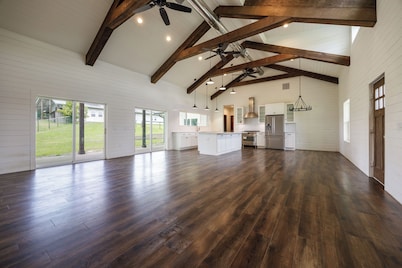 Luxury 6ac Estate: Barn & Dog Yard. WEC/UF/Springs
