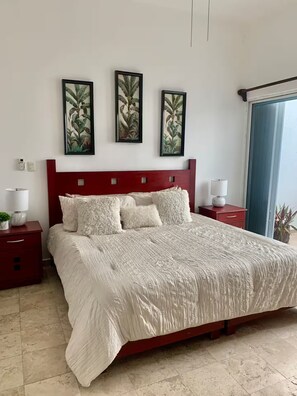 3 bedrooms, iron/ironing board, WiFi, bed sheets - Awesome huge condo steps from Mamitas beach (Playa del Carmen)