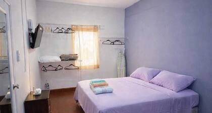 OC HOUSE: Pet Friendly with A/C and parking. Safe Zone 10 minutes from the Granada Center